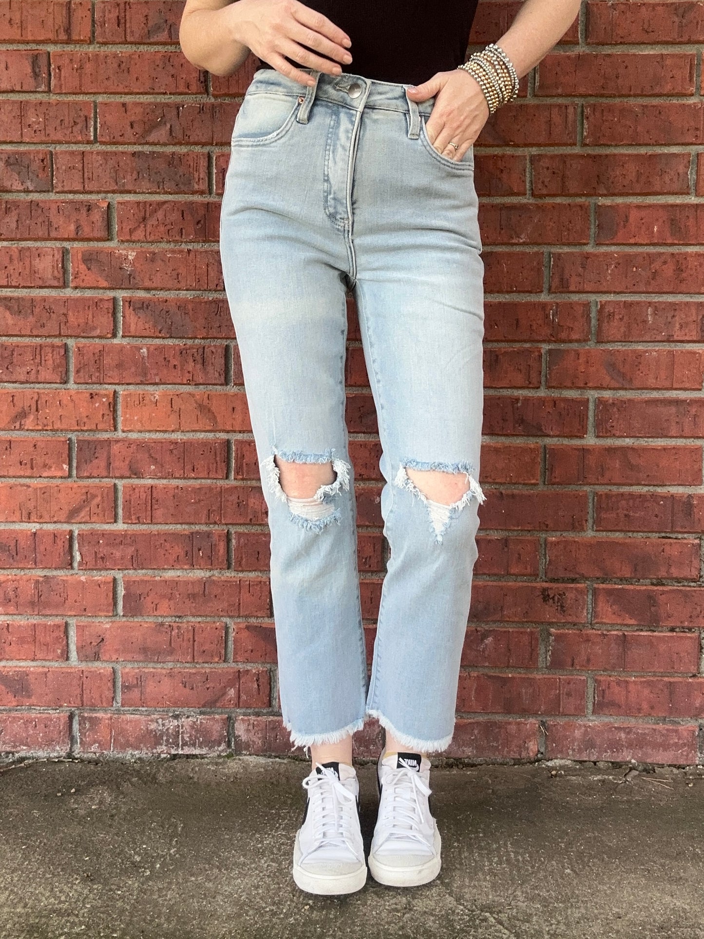 RFM Cropped Distressed Straight